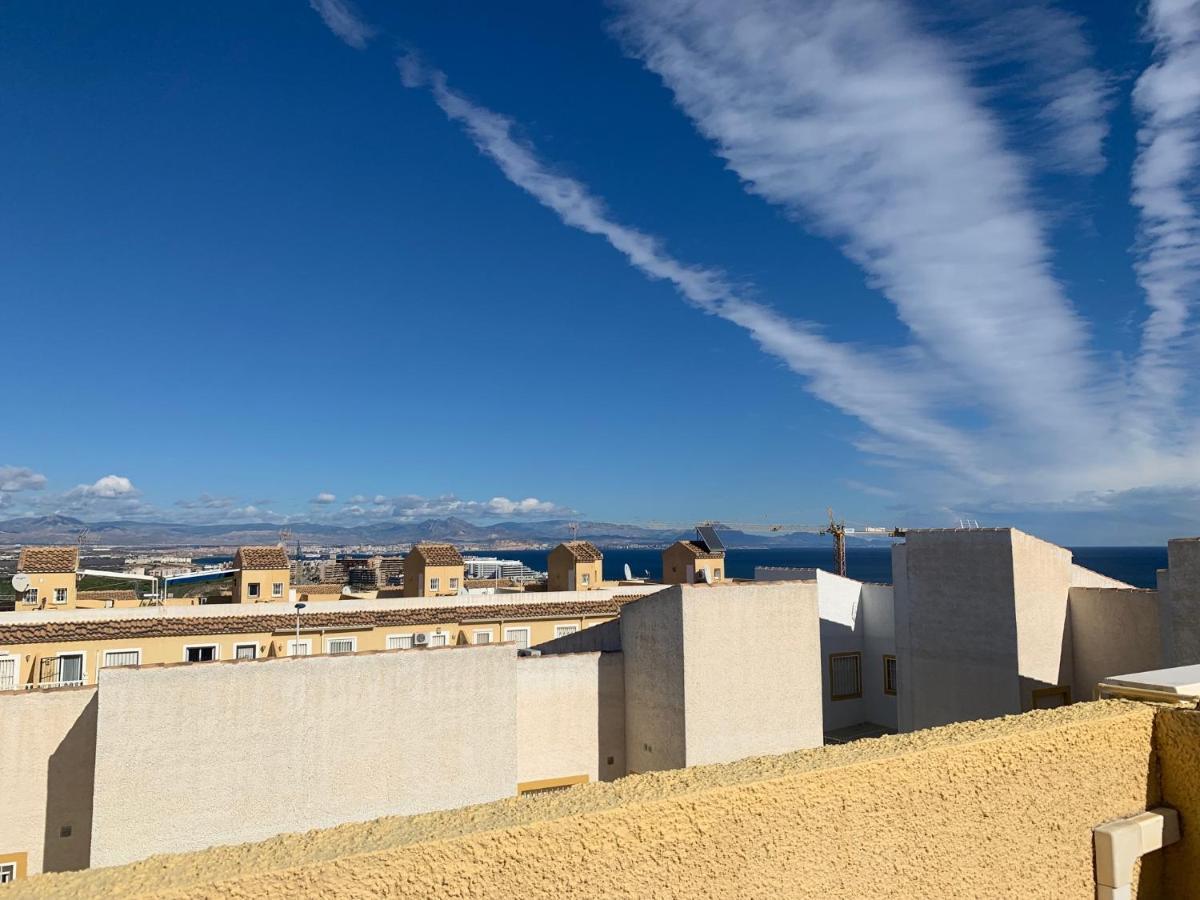 Apartamento Adosado tranquilo con piscina y vistas al mar Puerto Marino Exterior foto