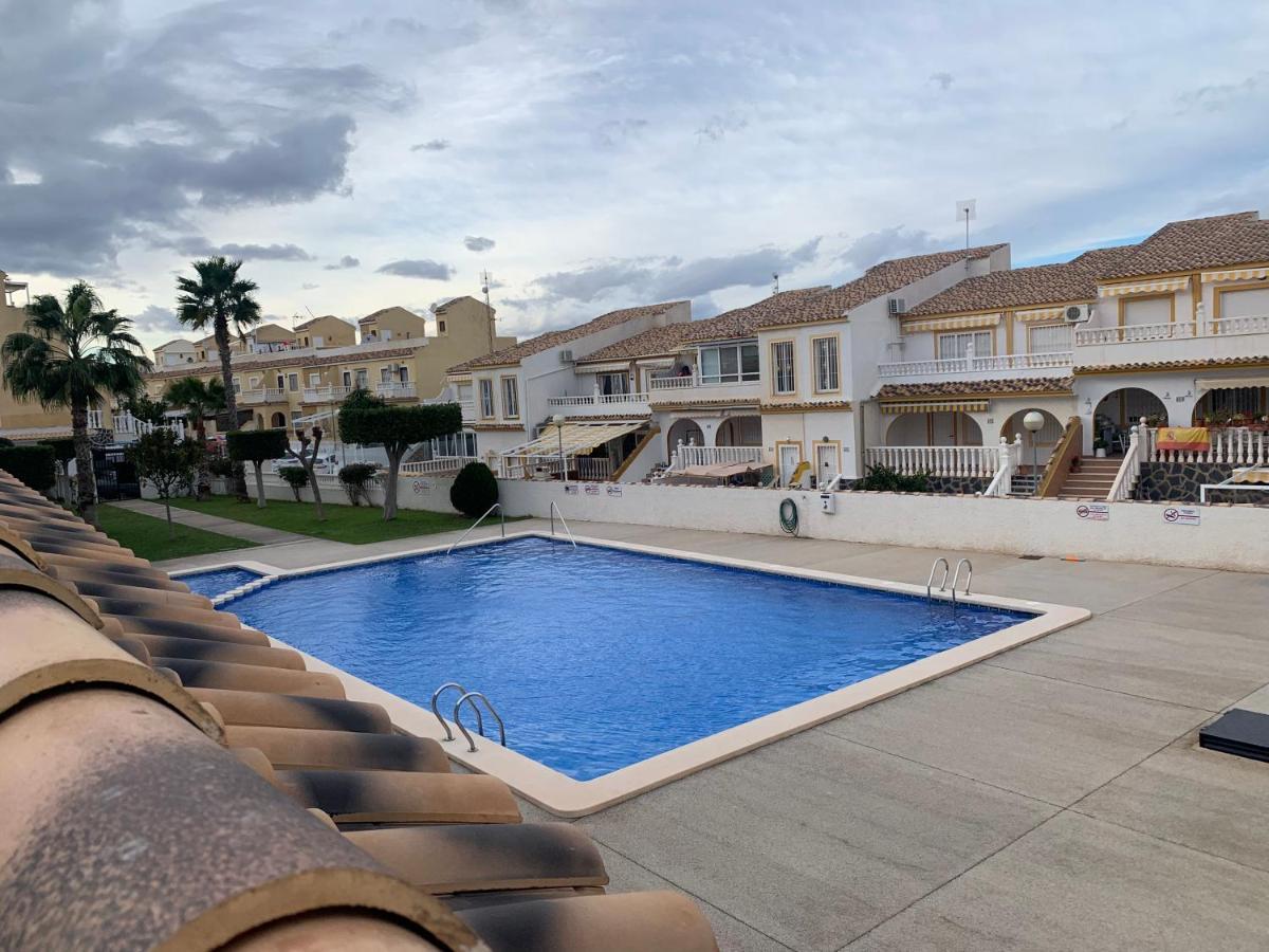 Apartamento Adosado tranquilo con piscina y vistas al mar Puerto Marino Exterior foto